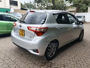 Toyota Vitz 2018 Silver
