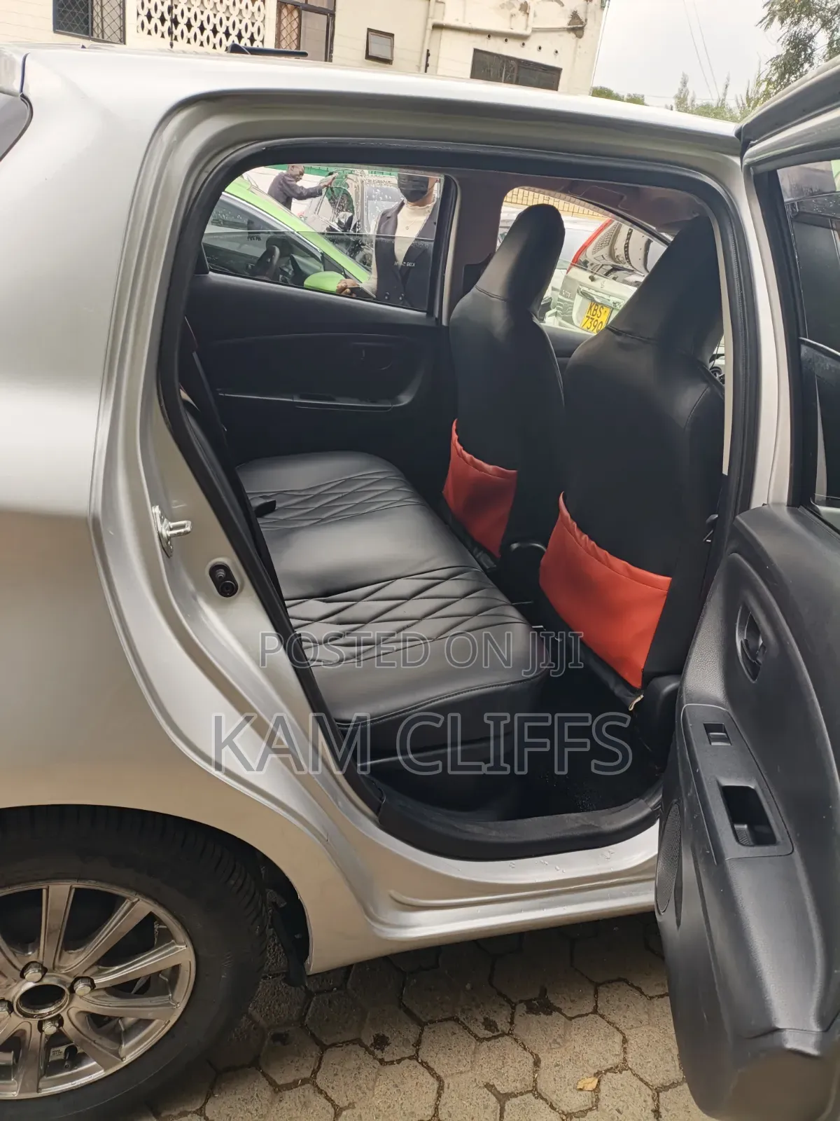 Toyota Vitz 2018 Silver