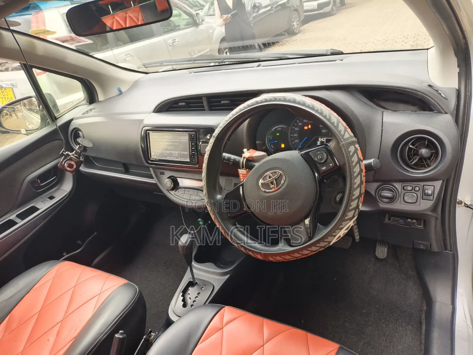 Toyota Vitz 2018 Silver