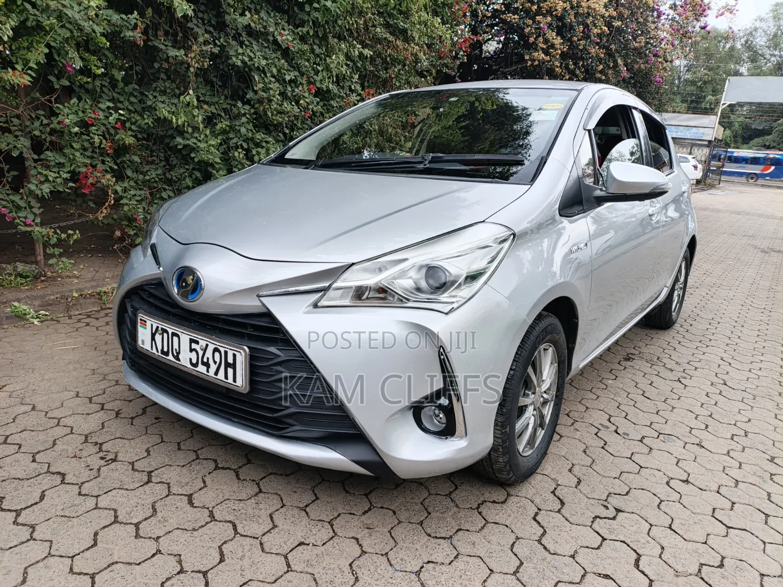 Toyota Vitz 2018 Silver