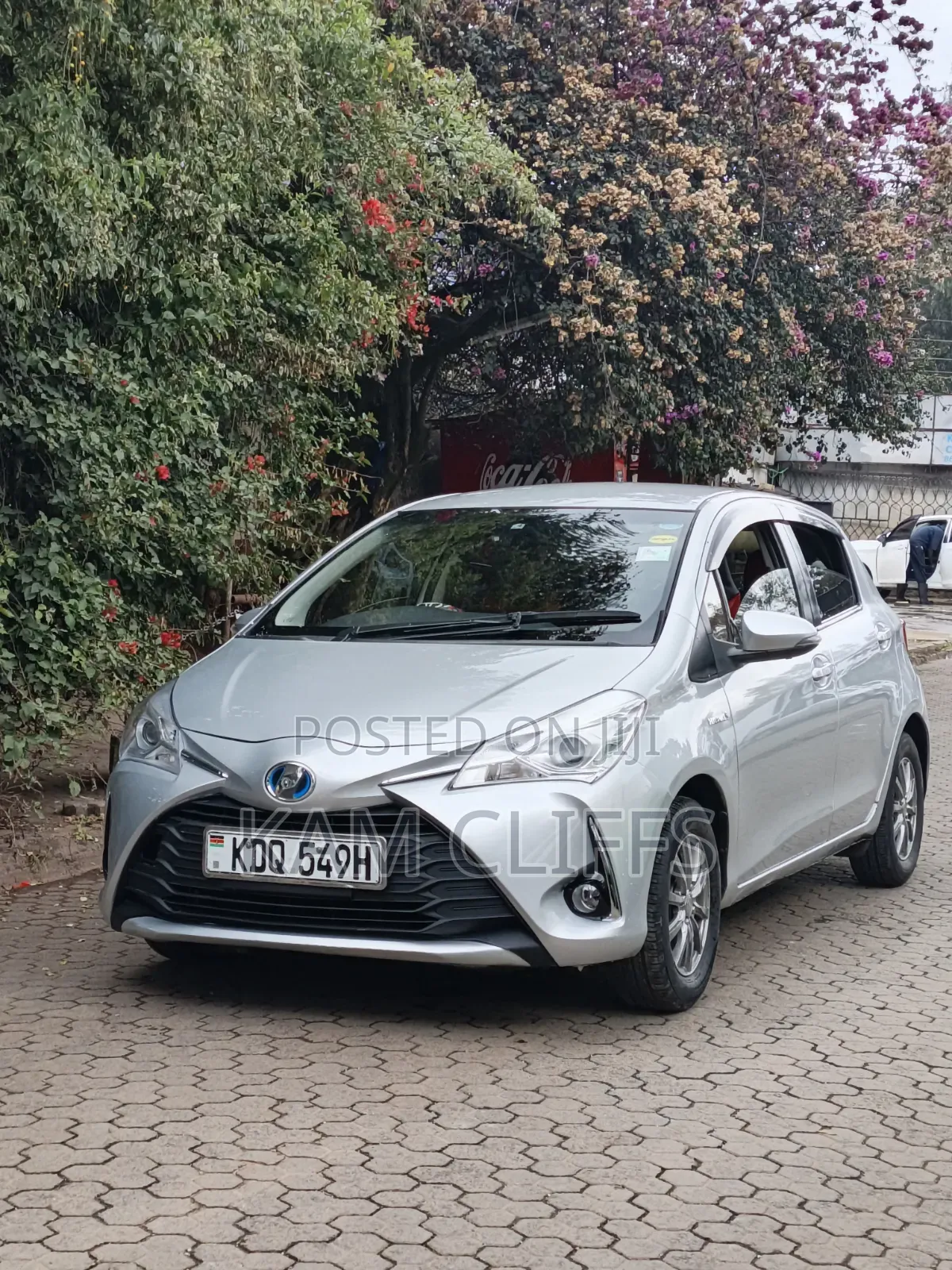 Toyota Vitz 2018 Silver