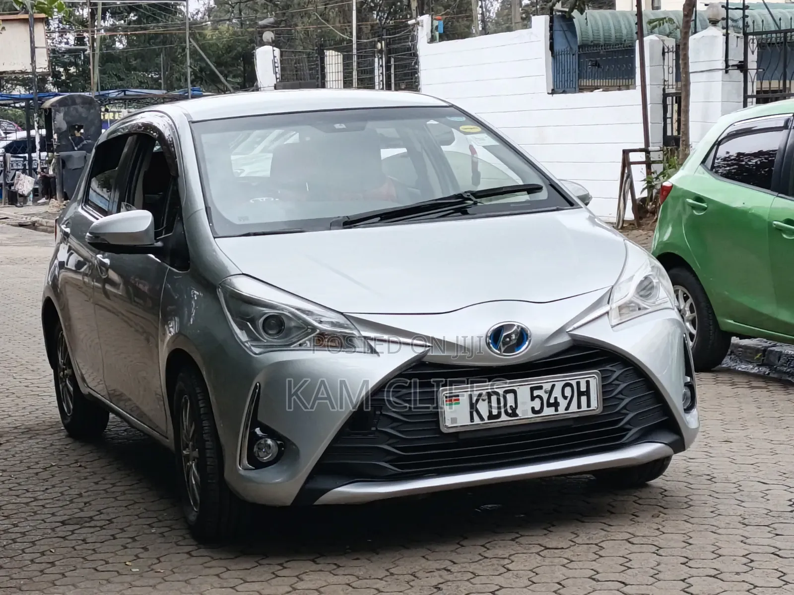 Toyota Vitz 2018 Silver