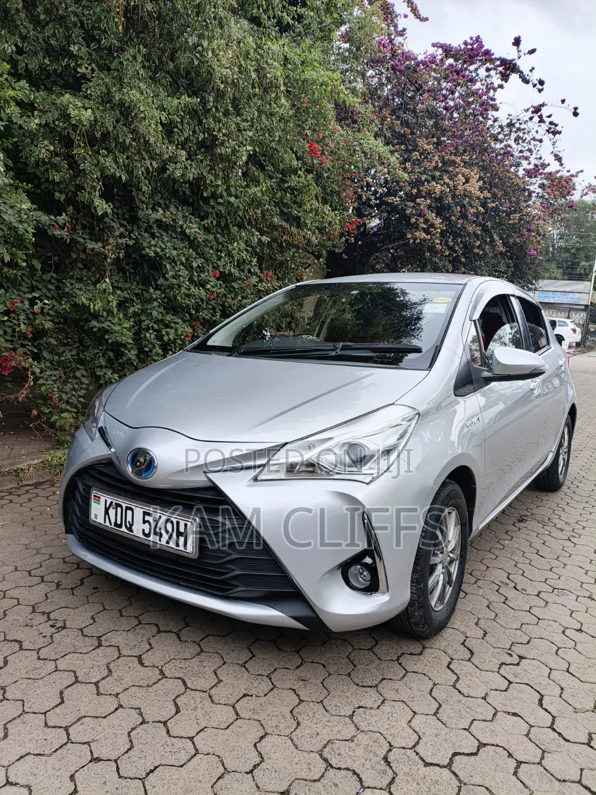 Toyota Vitz 2018 Silver