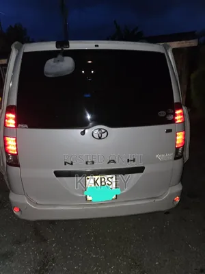 Toyota Noah 2005 White