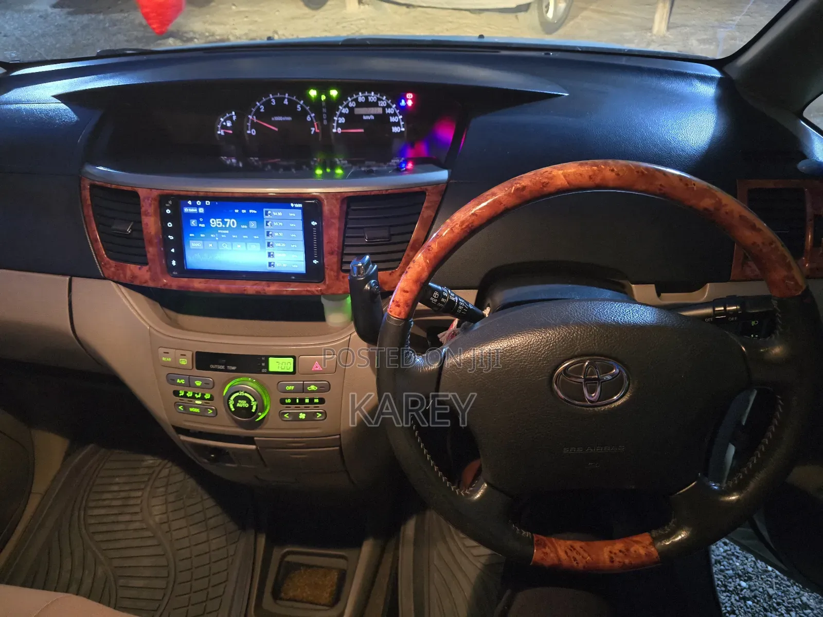 Toyota Noah 2005 White