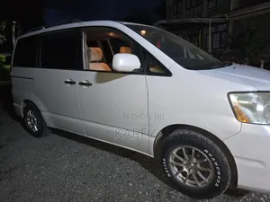 Toyota Noah 2005 White