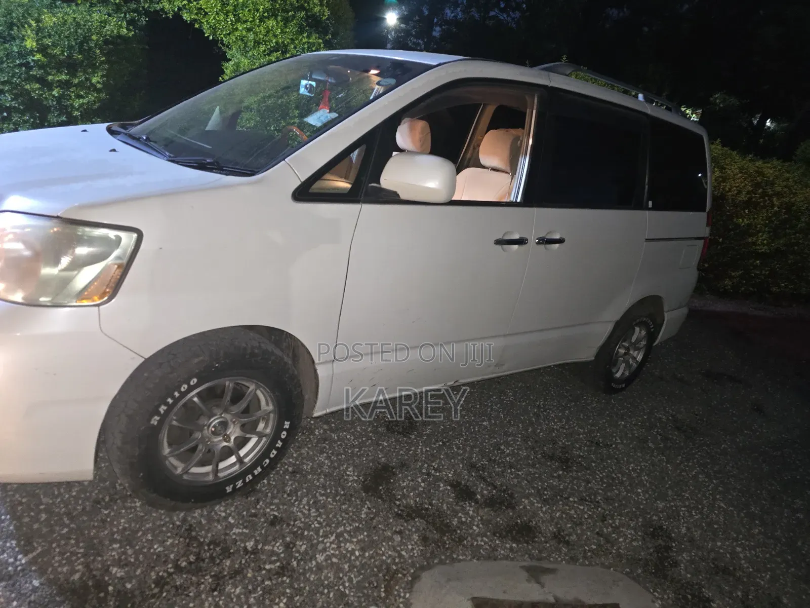Toyota Noah 2005 White