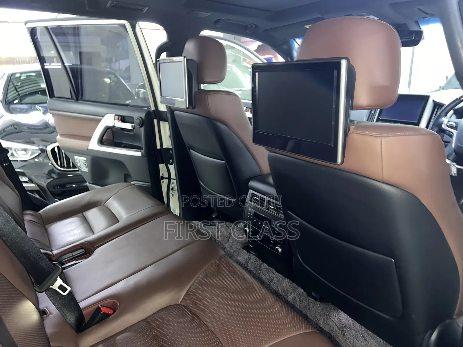 Toyota Land Cruiser 4.6 V8 ZX 2019 White
