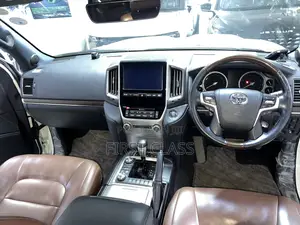 Toyota Land Cruiser 4.6 V8 ZX 2019 White
