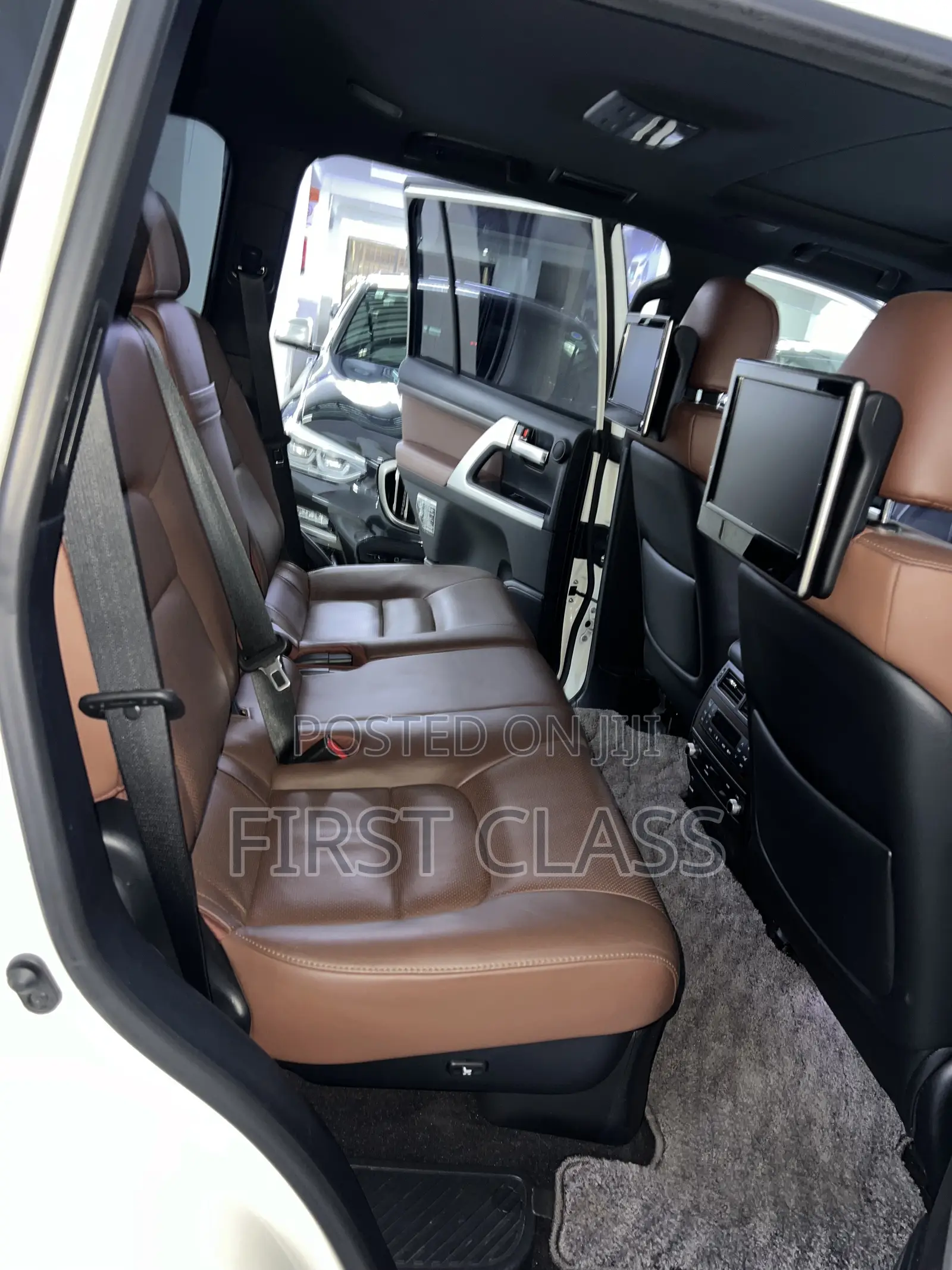 Toyota Land Cruiser 4.6 V8 ZX 2019 White