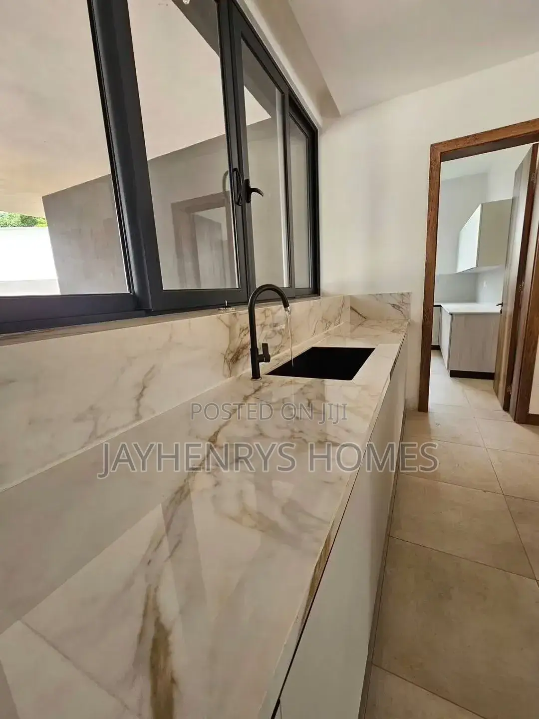 5bdrm Villa in Nyari for sale