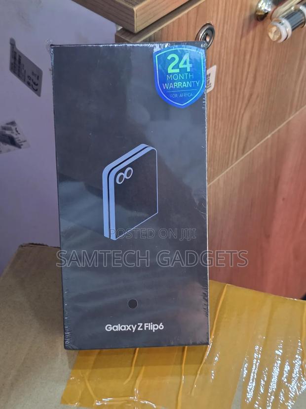 New Samsung Galaxy Z Flip6 256 GB Blue - thumbnail 2