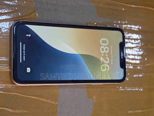 Apple iPhone XR 128 GB Yellow - thumbnail 2