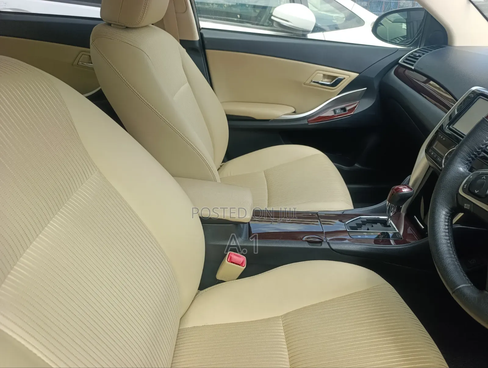 Toyota Premio 2019 Beige