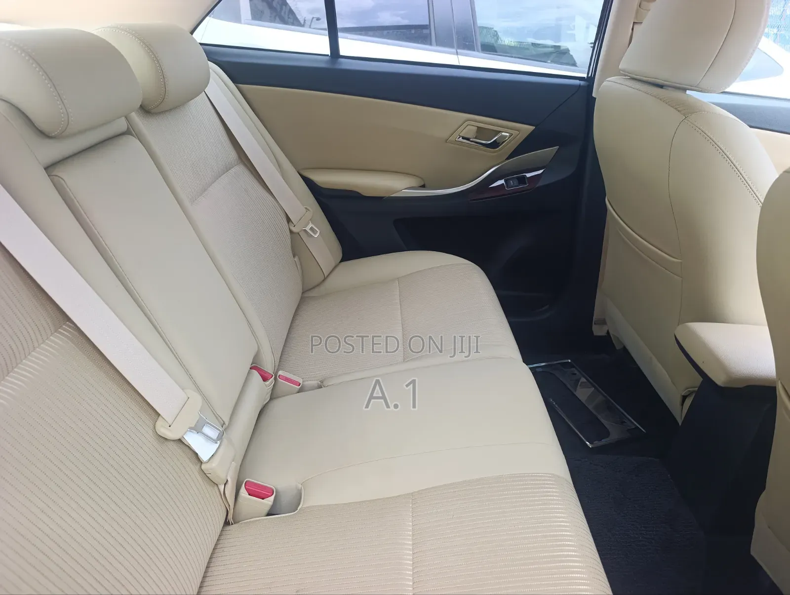 Toyota Premio 2019 Beige