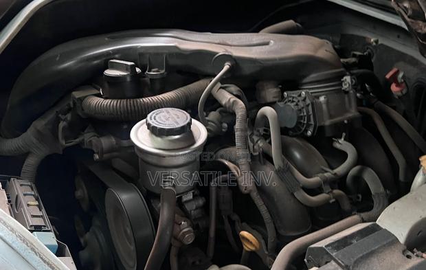 Toyota HiAce 2014 White - thumbnail 9