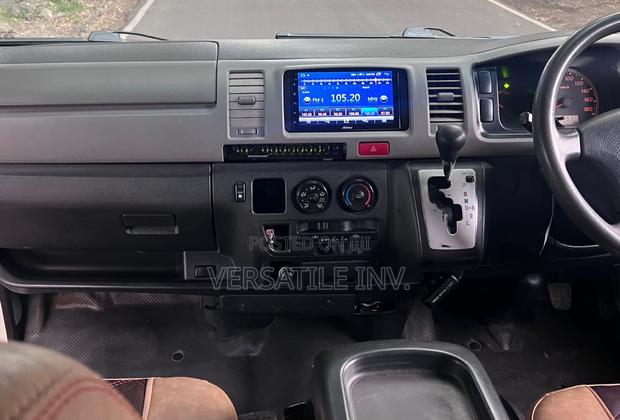 Toyota HiAce 2014 White - thumbnail 10