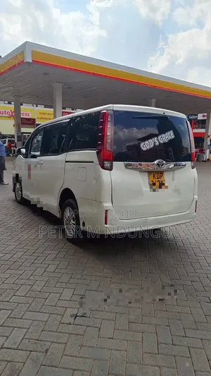 Toyota Noah 2017 White
