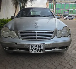 Mercedes-Benz C200 2004 Gold