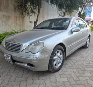 Mercedes-Benz C200 2004 Gold