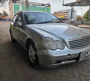 Mercedes-Benz C200 2004 Gold