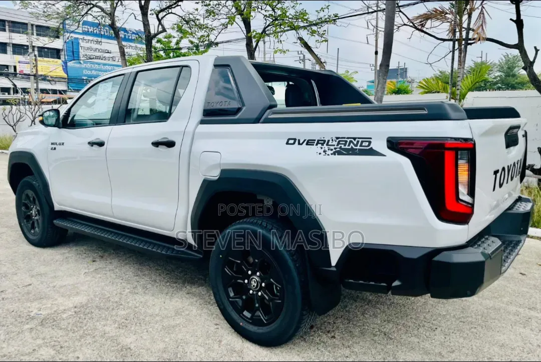 New Toyota Hilux 2025 White