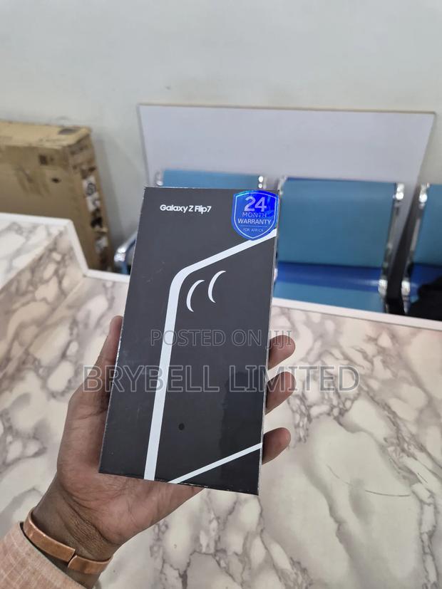 New Samsung Galaxy Z Flip7 256 GB Blue
