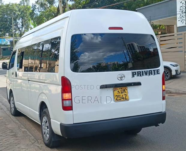 Toyota HiAce 2017 White - thumbnail 3