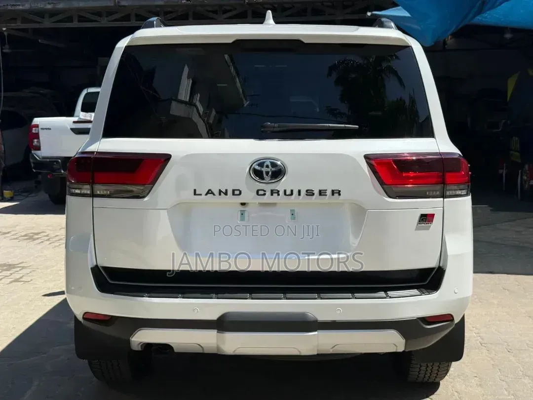 Toyota Land Cruiser LC300 2025