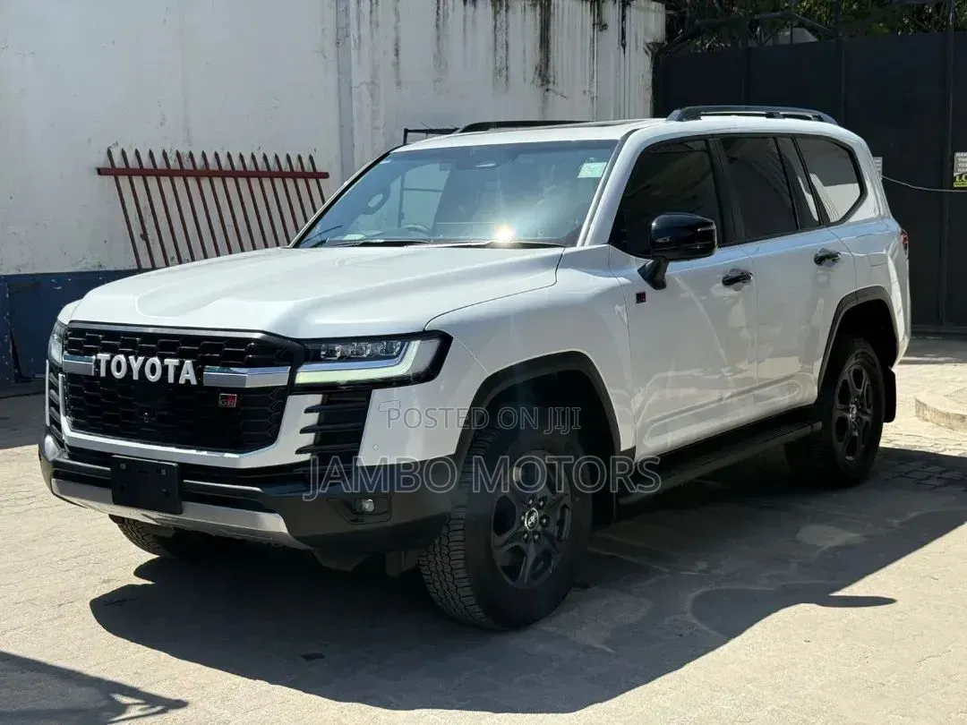 Toyota Land Cruiser LC300 2025