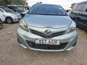 Toyota Vitz 2011 Silver