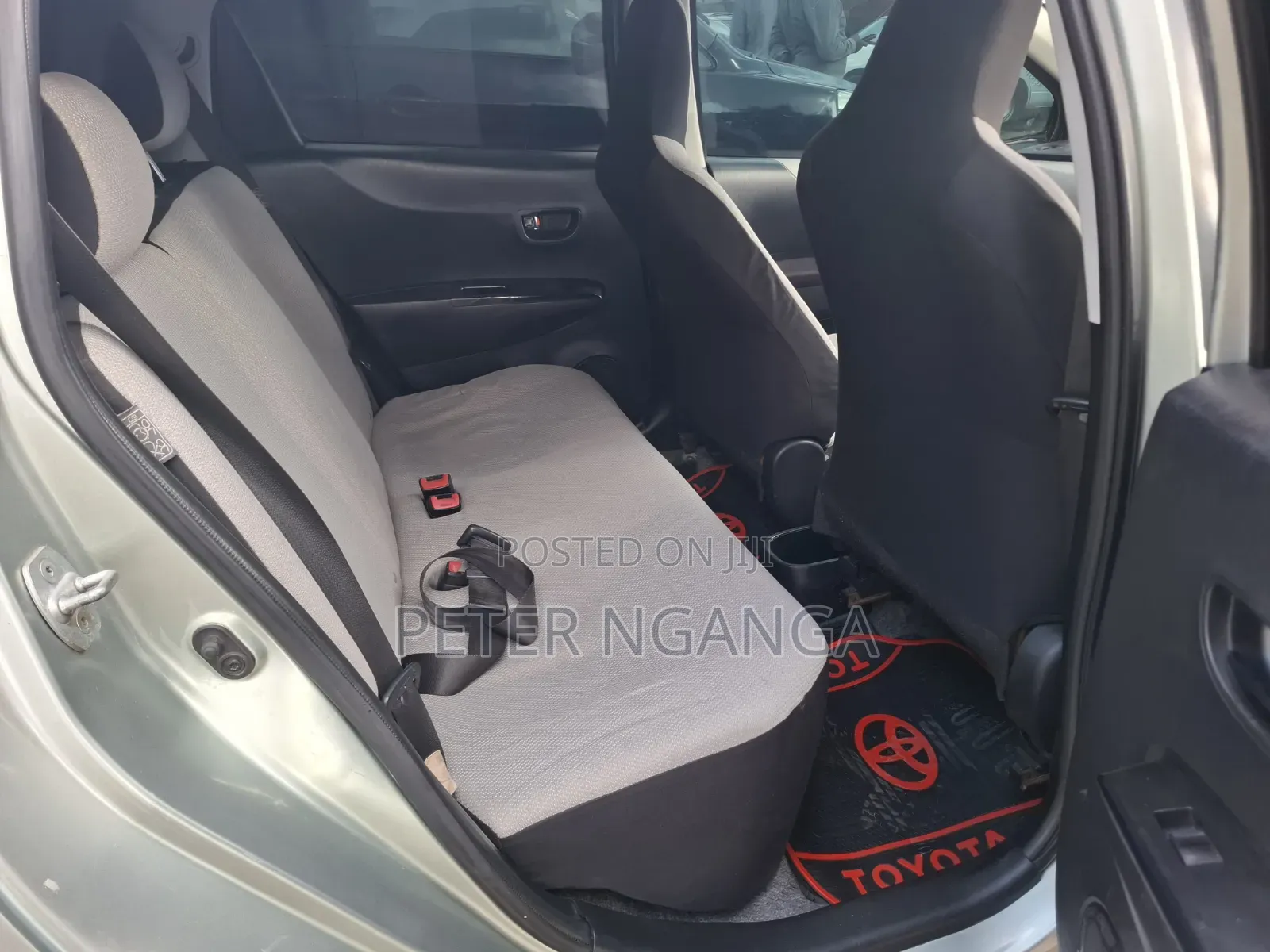Toyota Vitz 2011 Silver