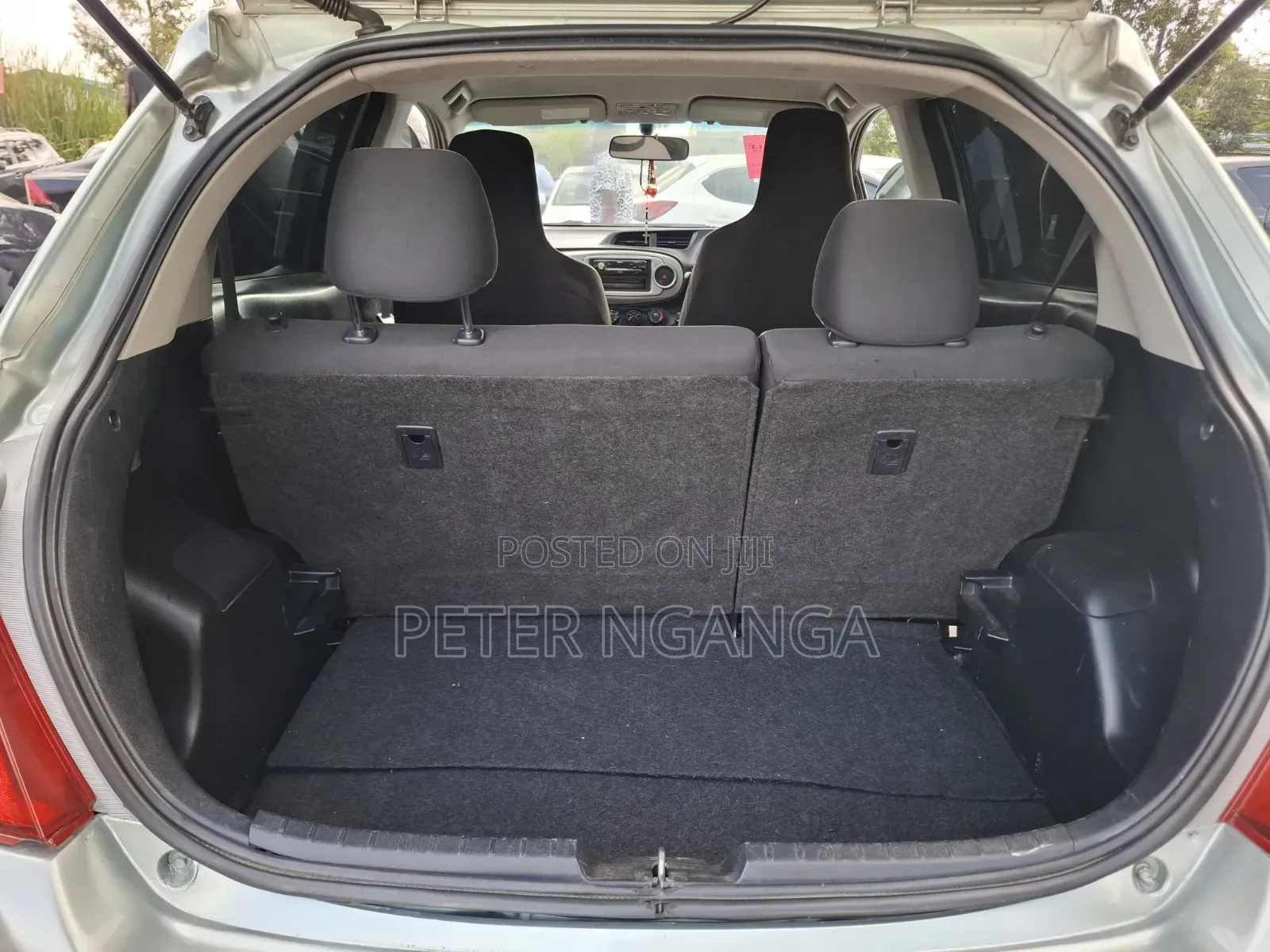 Toyota Vitz 2011 Silver