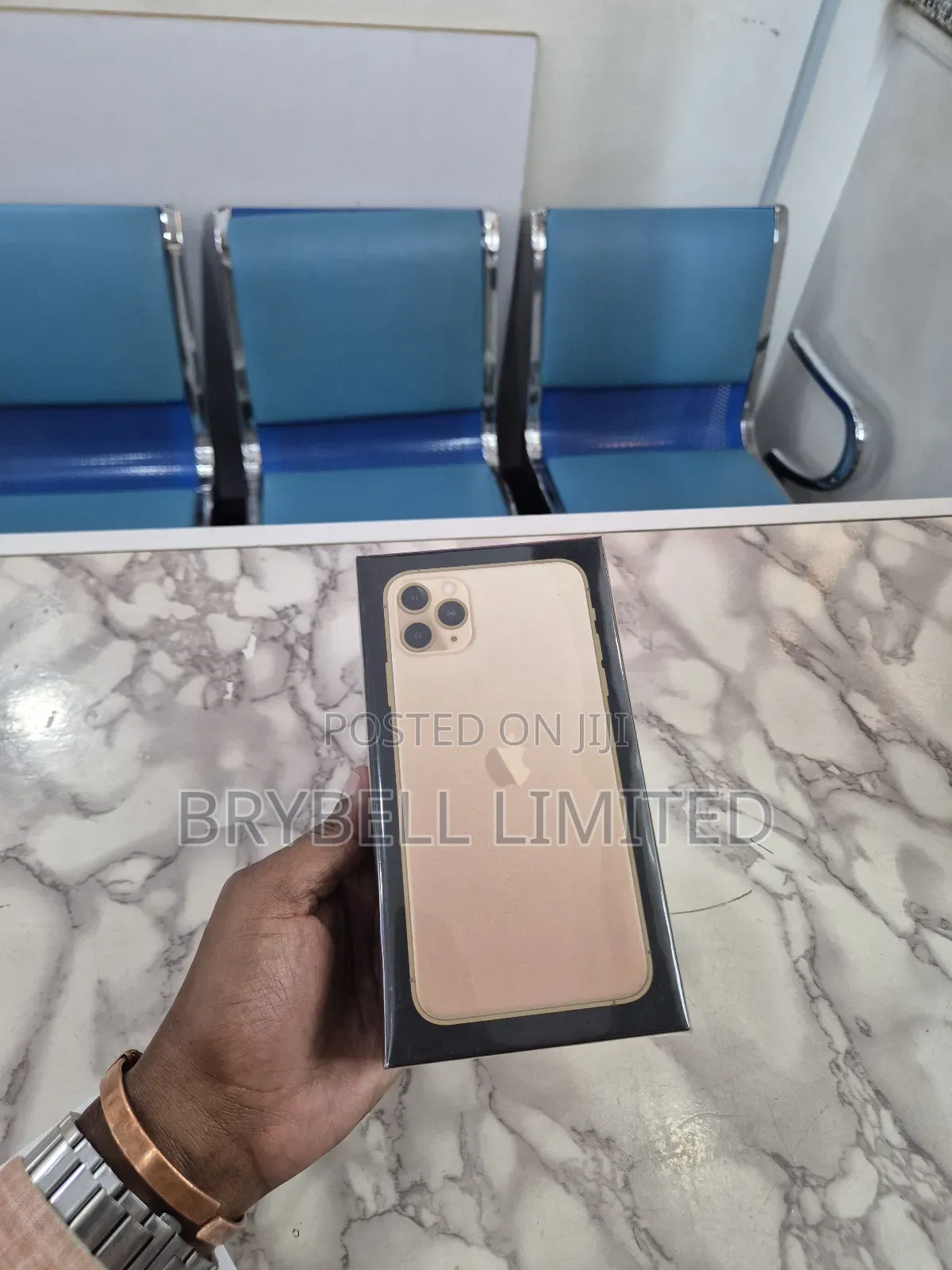 New Apple iPhone 11 Pro Max 256 GB Gold