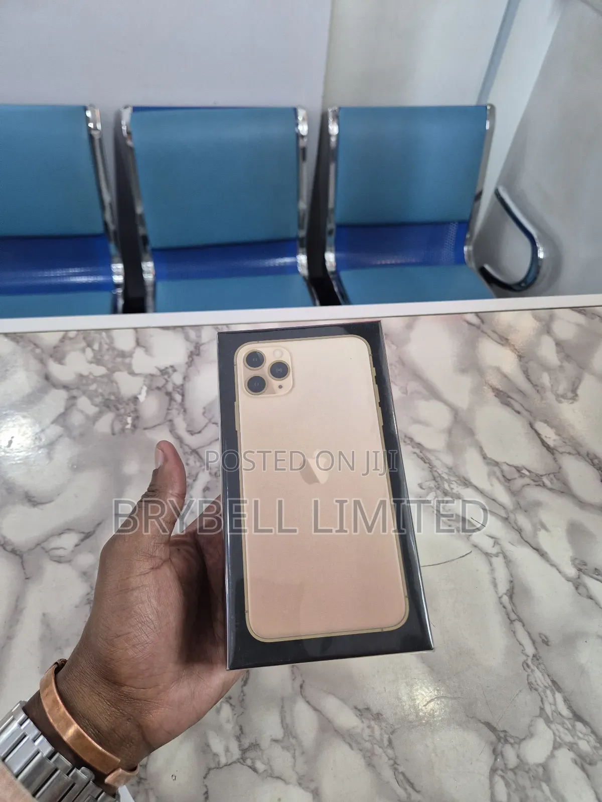 New Apple iPhone 11 Pro Max 256 GB Gold