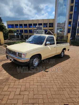 Toyota Hilux 2006 Beige
