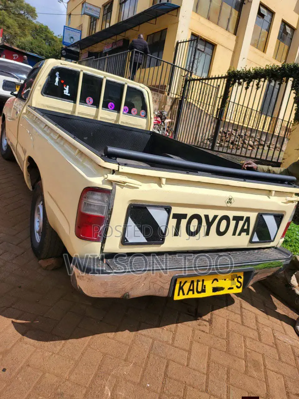 Toyota Hilux 2006 Beige