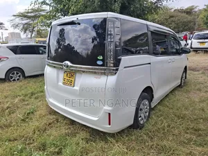 Toyota Voxy SV Premium 2014 White
