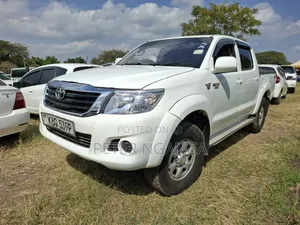 Toyota Hilux 2012 Off white
