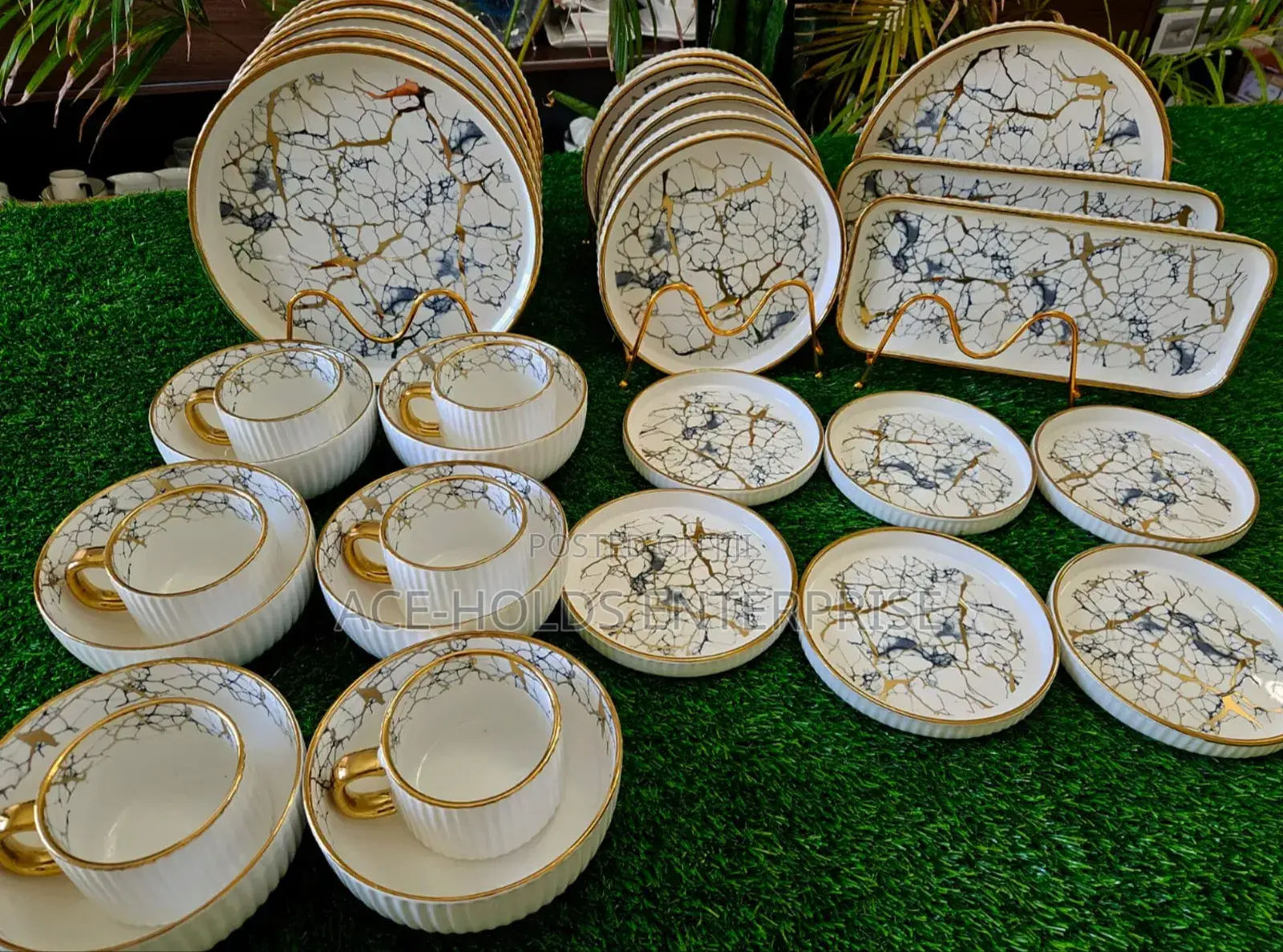 Beautiful 32 Pieces Dinner Set Dark Green Pattern Design