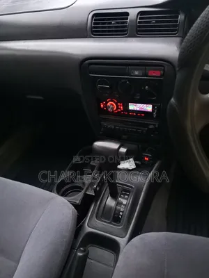 Nissan Sunny 2000 White