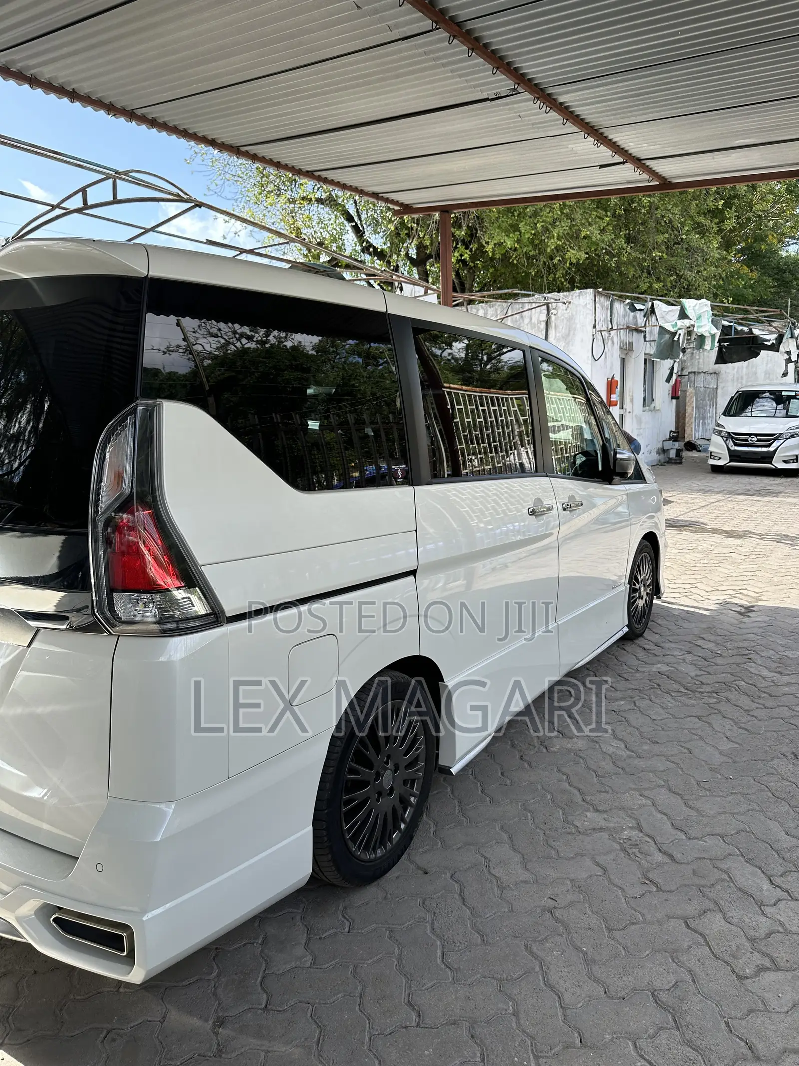 Nissan Serena 2018 White