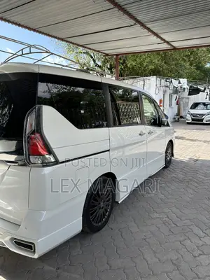 Nissan Serena 2018 White
