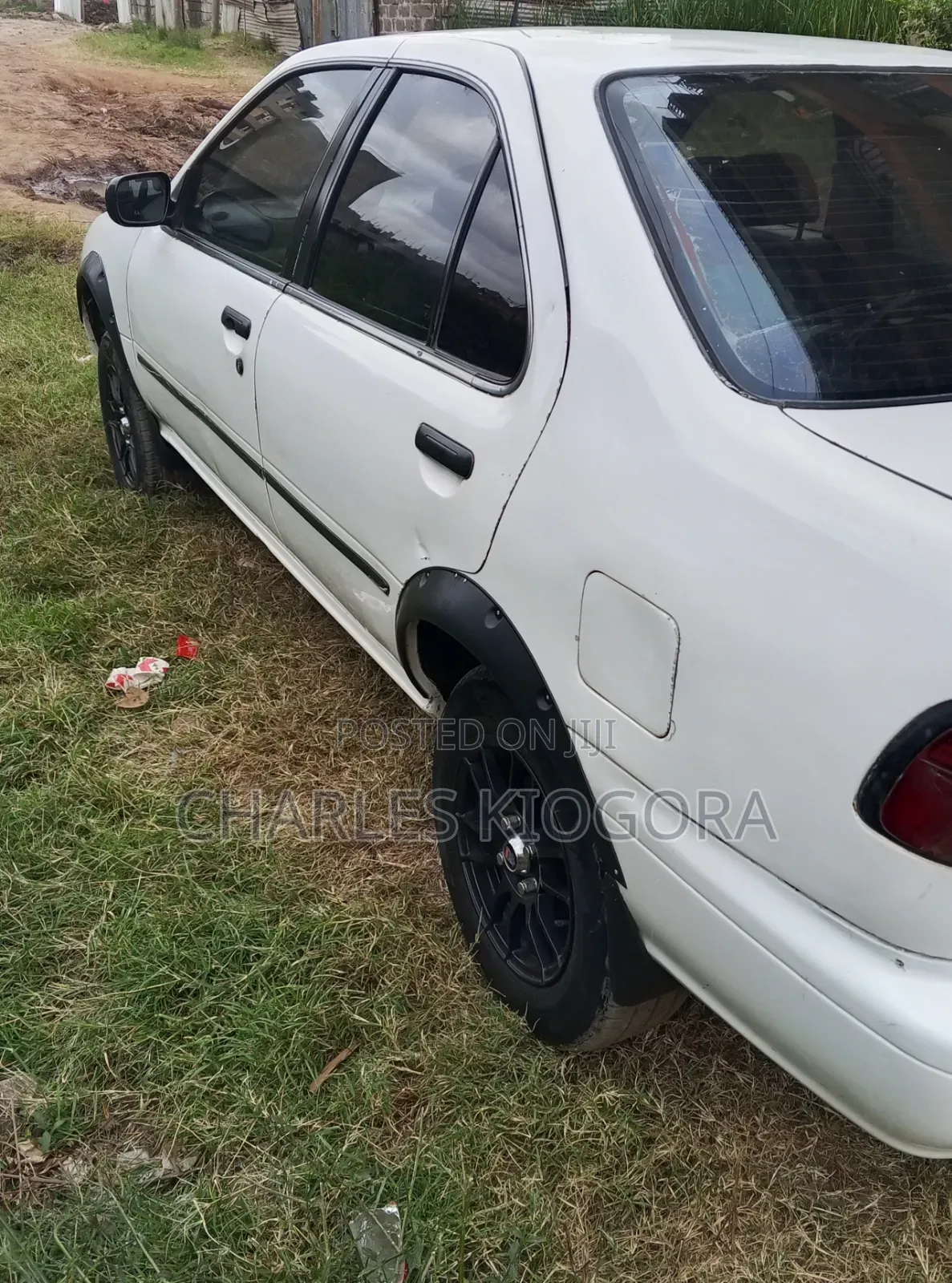 Nissan Sunny 2000 White