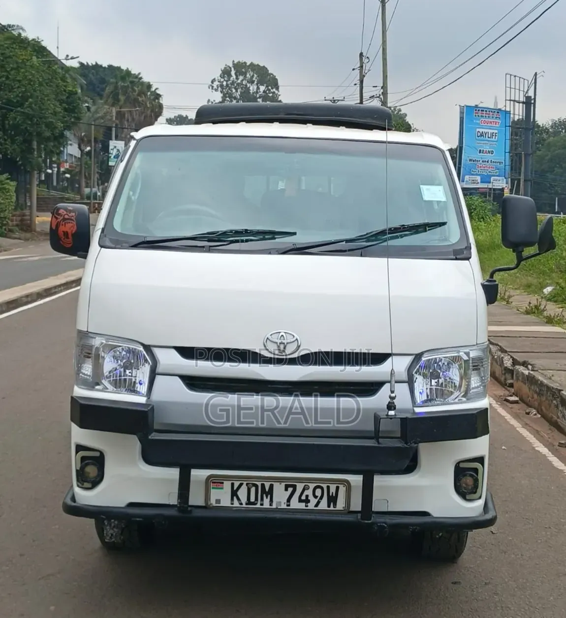Toyota HiAce 2016 White