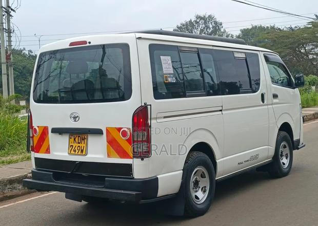 Toyota HiAce 2016 White - thumbnail 3