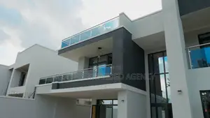 Real Estate Cinematic Housetours and Drone Coverage