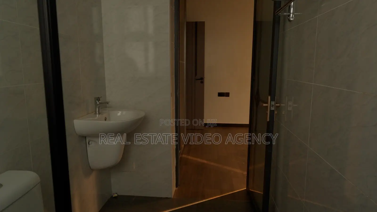Real Estate Cinematic Housetours and Drone Coverage