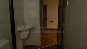 Real Estate Cinematic Housetours and Drone Coverage