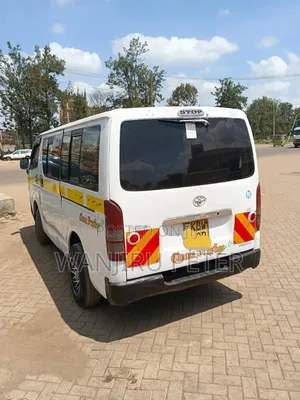 Toyota HiAce 2006 White